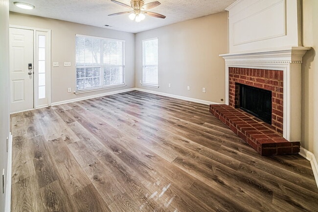 Foto del edificio - 1955 Hidden Valley Dr SW