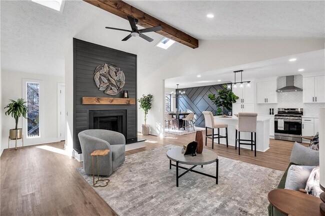 Foto del edificio - 2645 Shadow Woods Cir NE