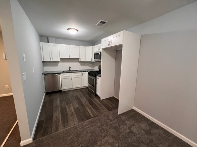 Building Photo - 411 N Stiles Ave