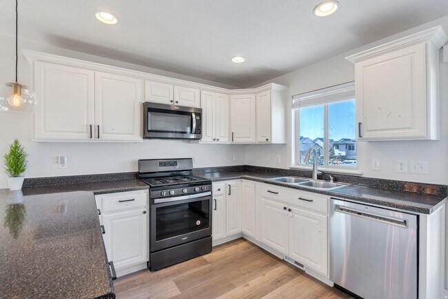Building Photo - 1364 S 500 W St