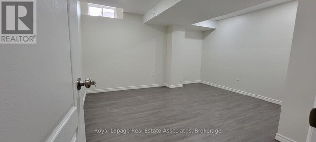 Building Photo - 135 Monarch St