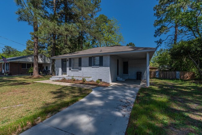 Building Photo - $1,250 - 3 bed/1 bath single-family home f...