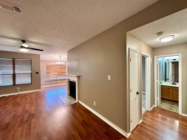 Foto del edificio - Single Family House in Arlington 76001