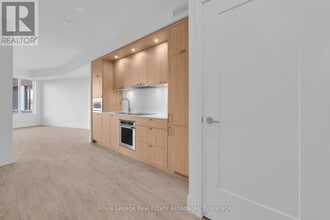 Building Photo - 259 The Kingsway
