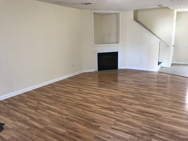 Building Photo - 805 Tallulah Ct