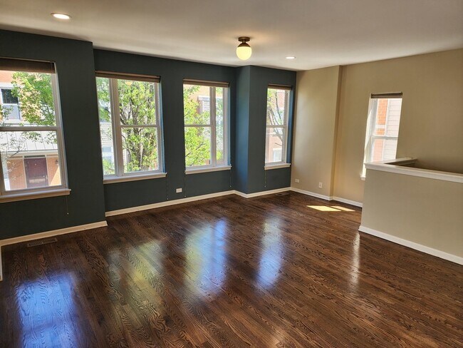 Foto del edificio - 1844 N Lockwood Ave