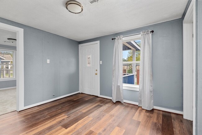 Building Photo - 3914 Cetti St