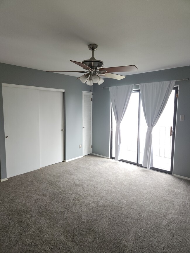 Master bedroom lots of closet space - 4564 Ohio Ave