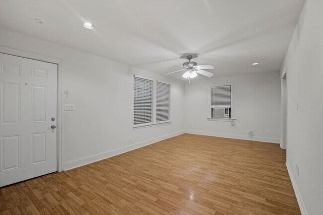Foto del edificio - Welcome to your newly updated 2 bedroom, 1 bath home!