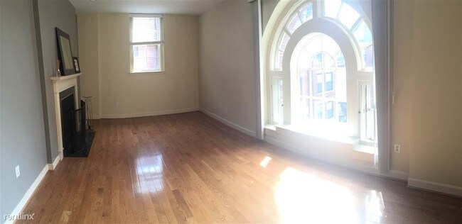 Building Photo - 32 Garrison St