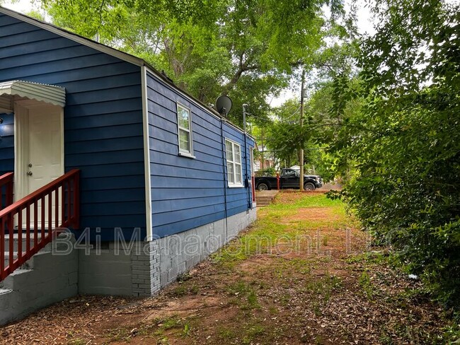 Building Photo - 511 Alford St