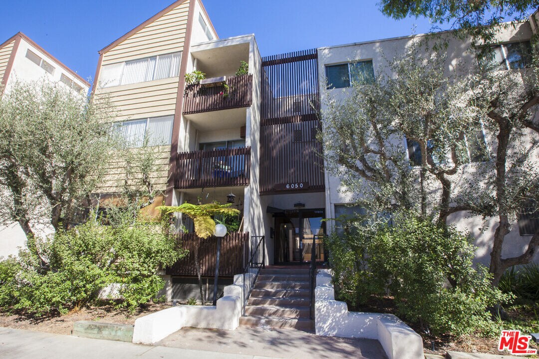 Foto principal - 6050 Canterbury Dr
