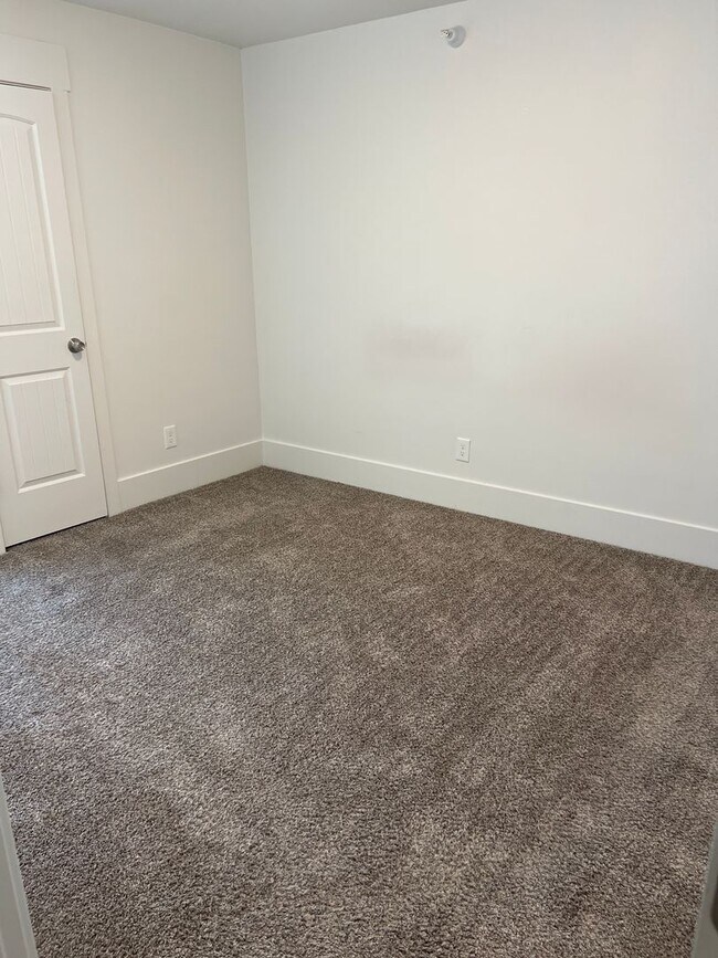 Foto del edificio - Townhouse in Evanston *Move in Special *