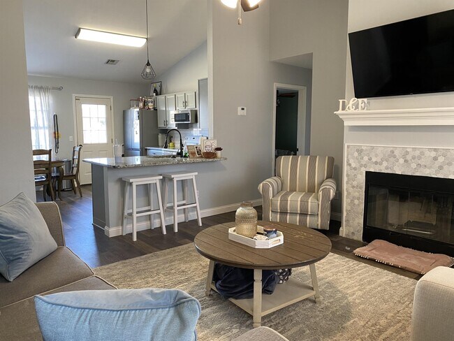 Foto del edificio - 909 N Windermere Dr