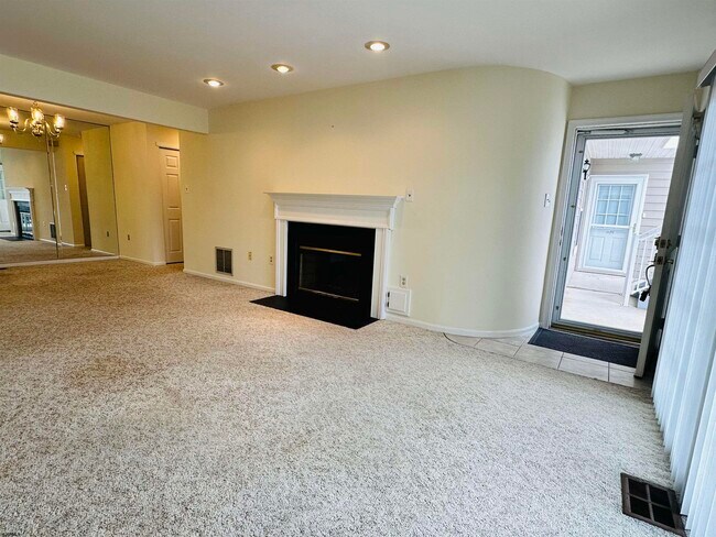 Building Photo - 550 Central Ave