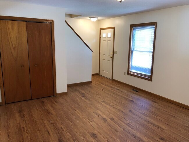 Foto del edificio - 70 70 Northampton Ln