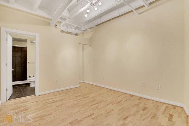 Building Photo - 805 Peachtree St NE