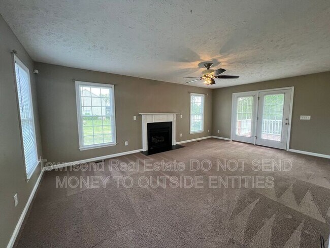 Foto del edificio - 155 Saunders Ct