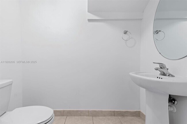 Building Photo - 2652 SE 13th St