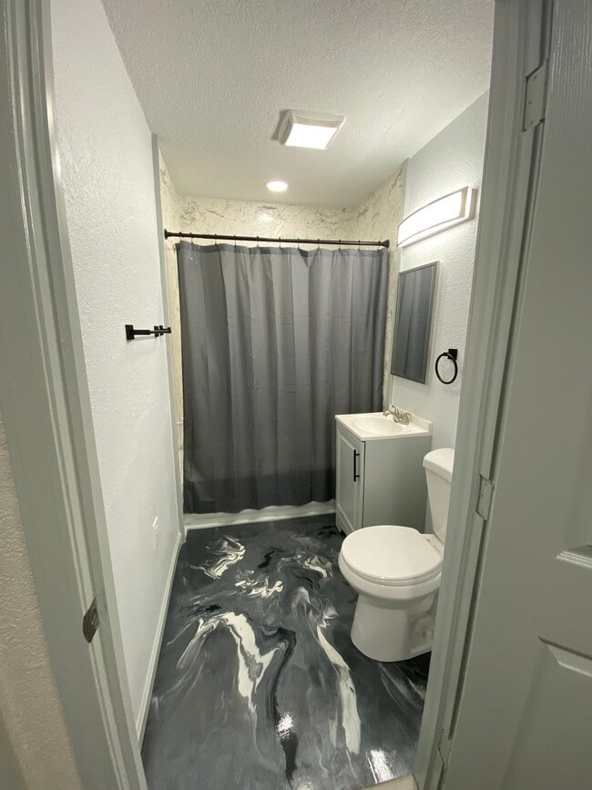 Building Photo - 626 Edward St