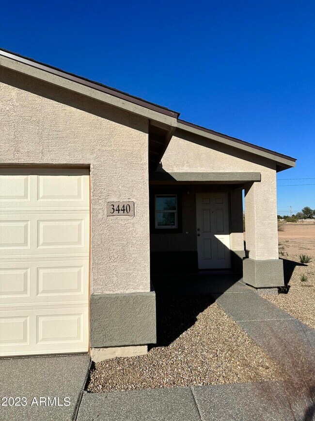 Building Photo - 3440 W Toluca Dr