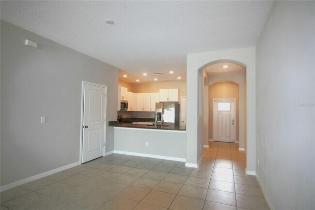 Building Photo - 812 Royal Empress Dr