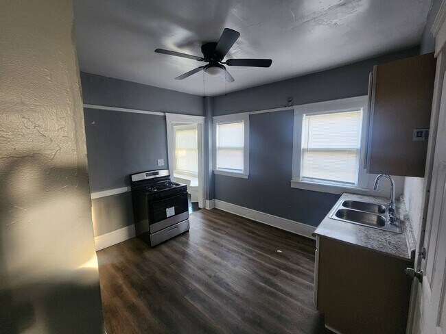 Foto del edificio - 1896 Idlewood Ave