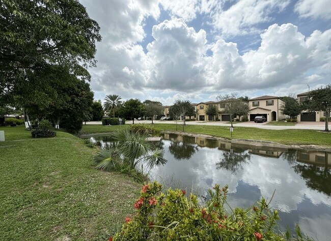 Building Photo - 4945 NW 55th Ct