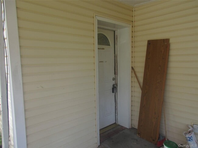 Building Photo - 121 Clove Ave