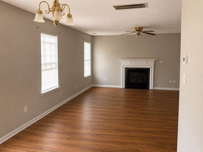 Foto del edificio - 4014 Springfield Creek Dr