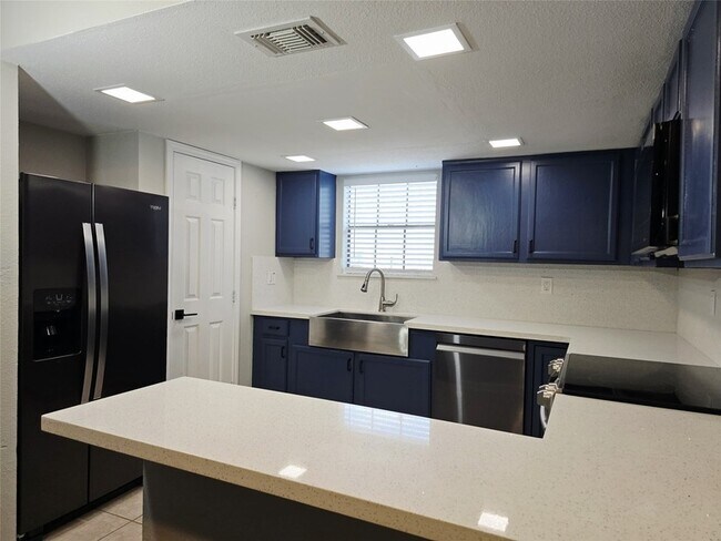 Building Photo - 14911 Wunderlich Dr