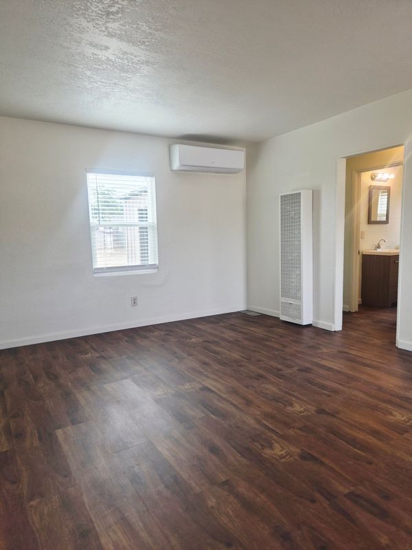 Foto del edificio - 9943 Catawba Ave