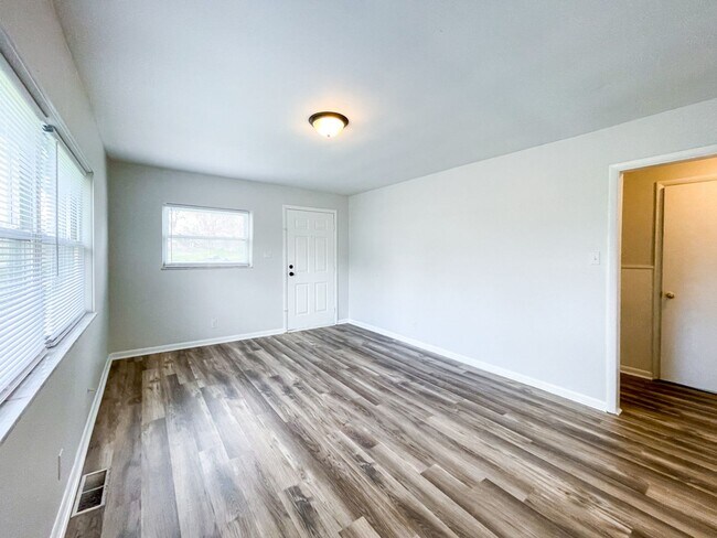 Foto del edificio - 2301 Perkins Ave - 3101 Wade S