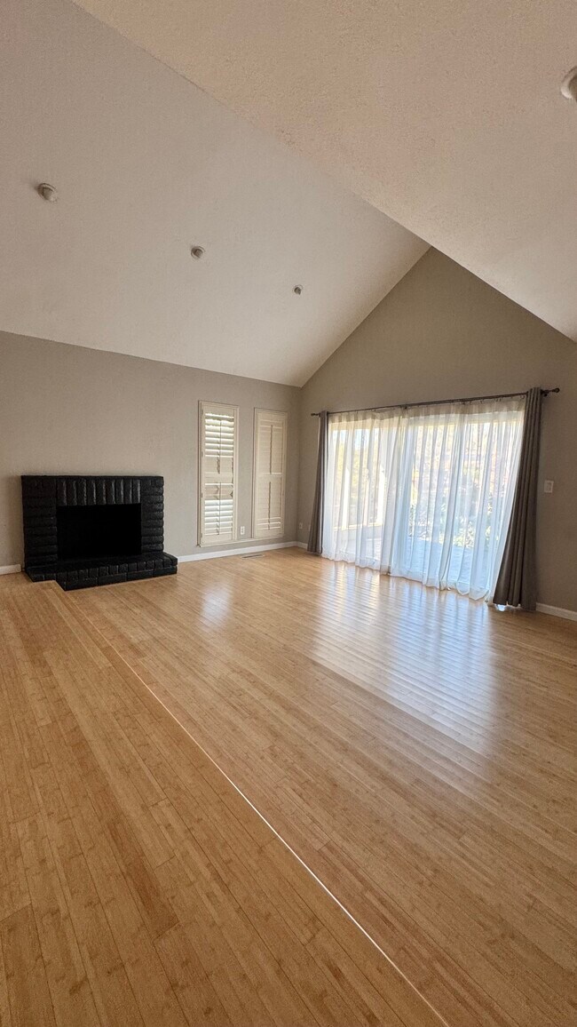 Foto del edificio - 2825 King Edward Dr