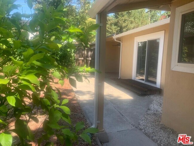 Foto del edificio - 109 Sierra Dr