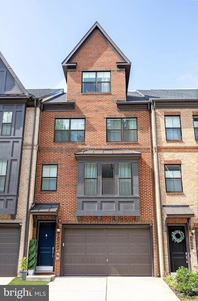 Building Photo - 3806 Rainier Dr
