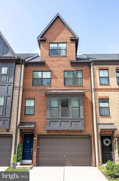 Foto del edificio - 3806 Rainier Dr