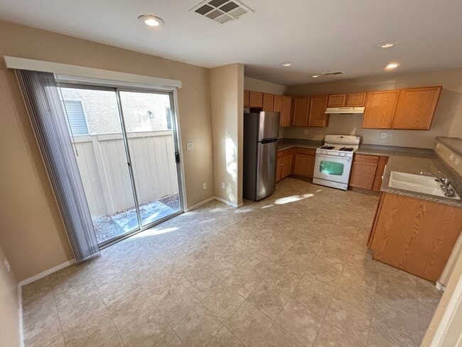 Building Photo - Gorgeous 2Bed/2Bath/1Car 2-Story Home located in Sunrise Manor- Make the Move for Less: $300 Off ...