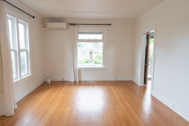Building Photo - 4Bd/2.75Ba Seattle House