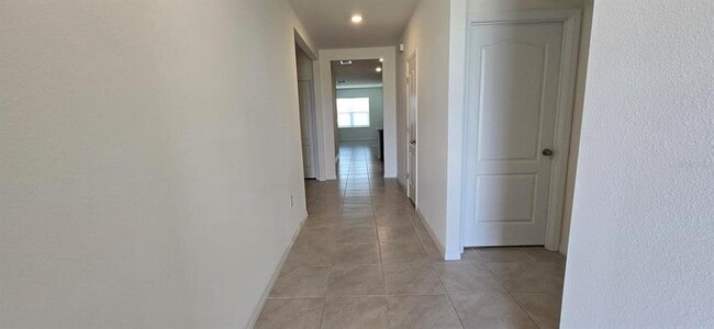 Building Photo - 804 Horsetail Dr