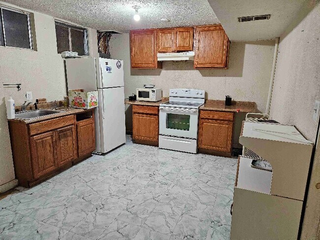 Foto del edificio - 1720 Hutchinson Ln