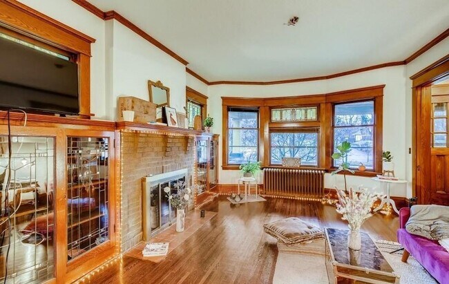 Living room - 100 Lexington Pkwy N