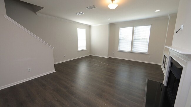 Foto del edificio - Upgraded & Spacious End Unit Townhome in V...