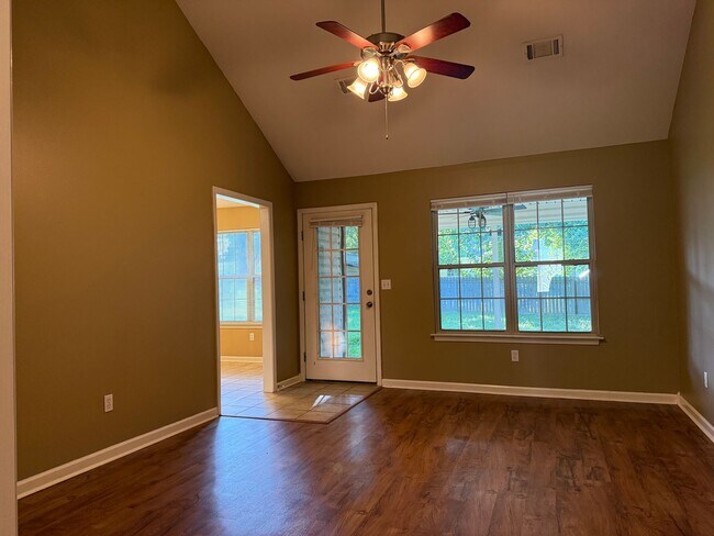 Foto del edificio - 3704 Chambray Pl