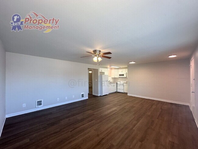 Foto del edificio - 1215 W Beacon St