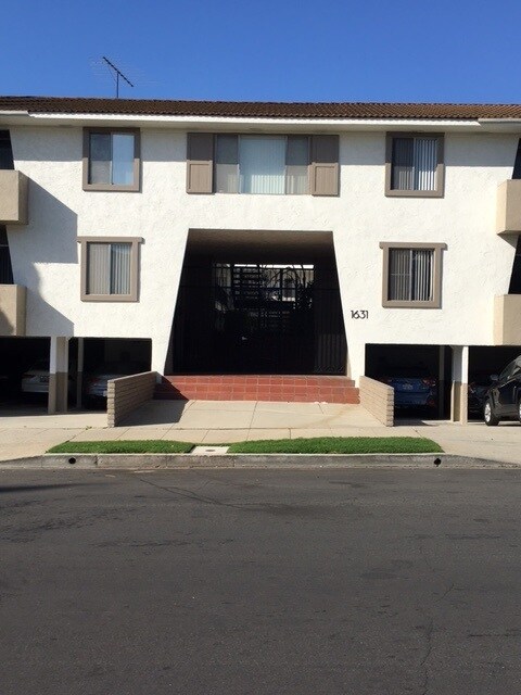 Front Elevation - 1631 Barry Ave