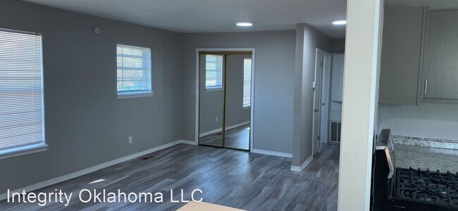 Building Photo - 2 br, 1 bath House - 2129 SW 47th St.