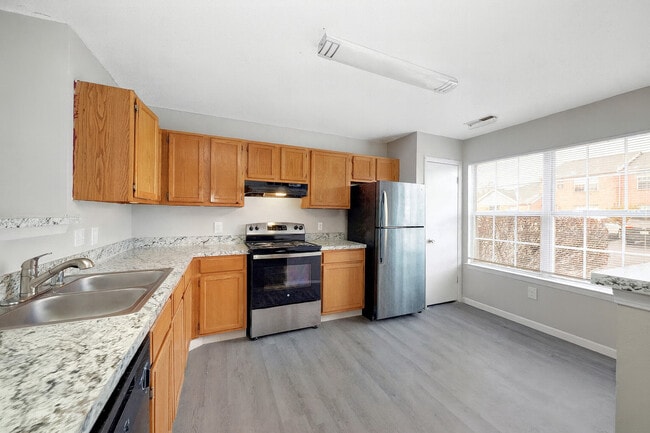 Building Photo - South Pointe Townhomes