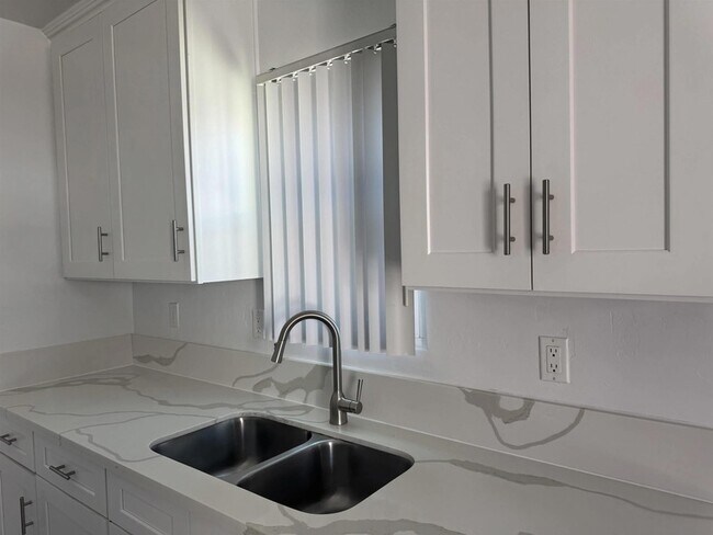 Foto del edificio - 170 Garrett Ave