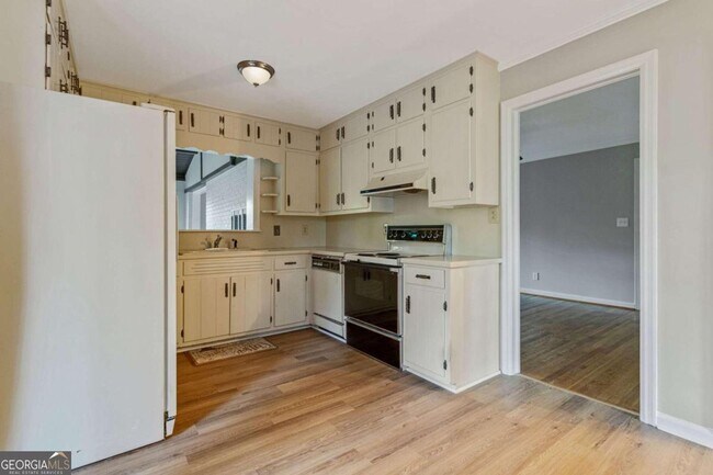 Foto del edificio - 820 Pinehill Dr